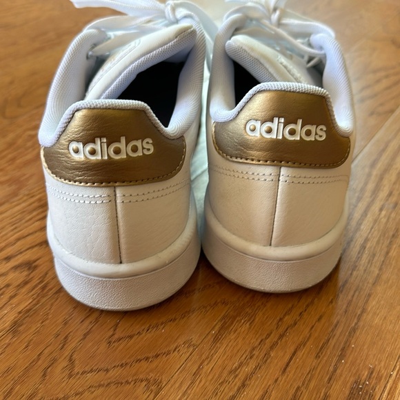 Adidas Advantage Shoes - Picture 3 of 7